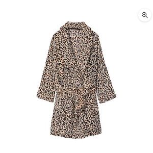 ❌SOLD❌Victoria's Secret Short Cozy Plush Robe Spotty Leopard